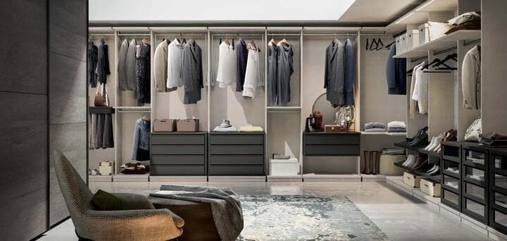 WD 36 Walk-in Closet