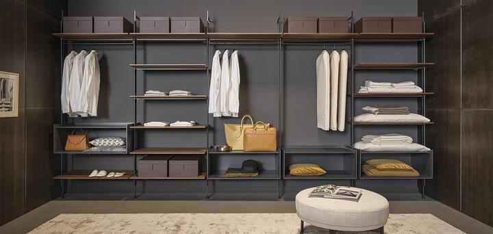 Roll walk-in closet